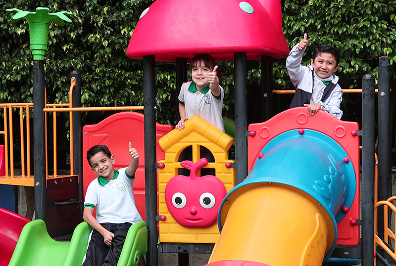 Kinder St. Patrick. Formamos pequeños líderes seguros y creativos.